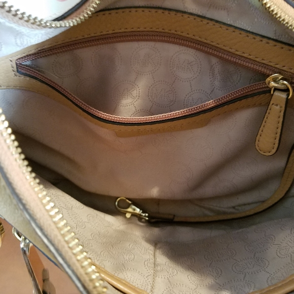 Michael Kors crossbody bag - Picture 4 of 6